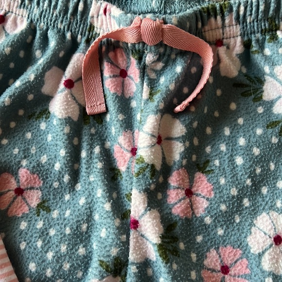 2T Carters Pajama set - Picture 2 of 6